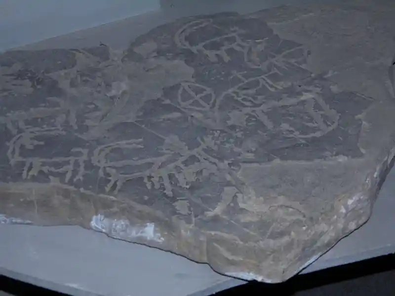 Four-point cross inside a mandorla symbol engraved on a clay tablet